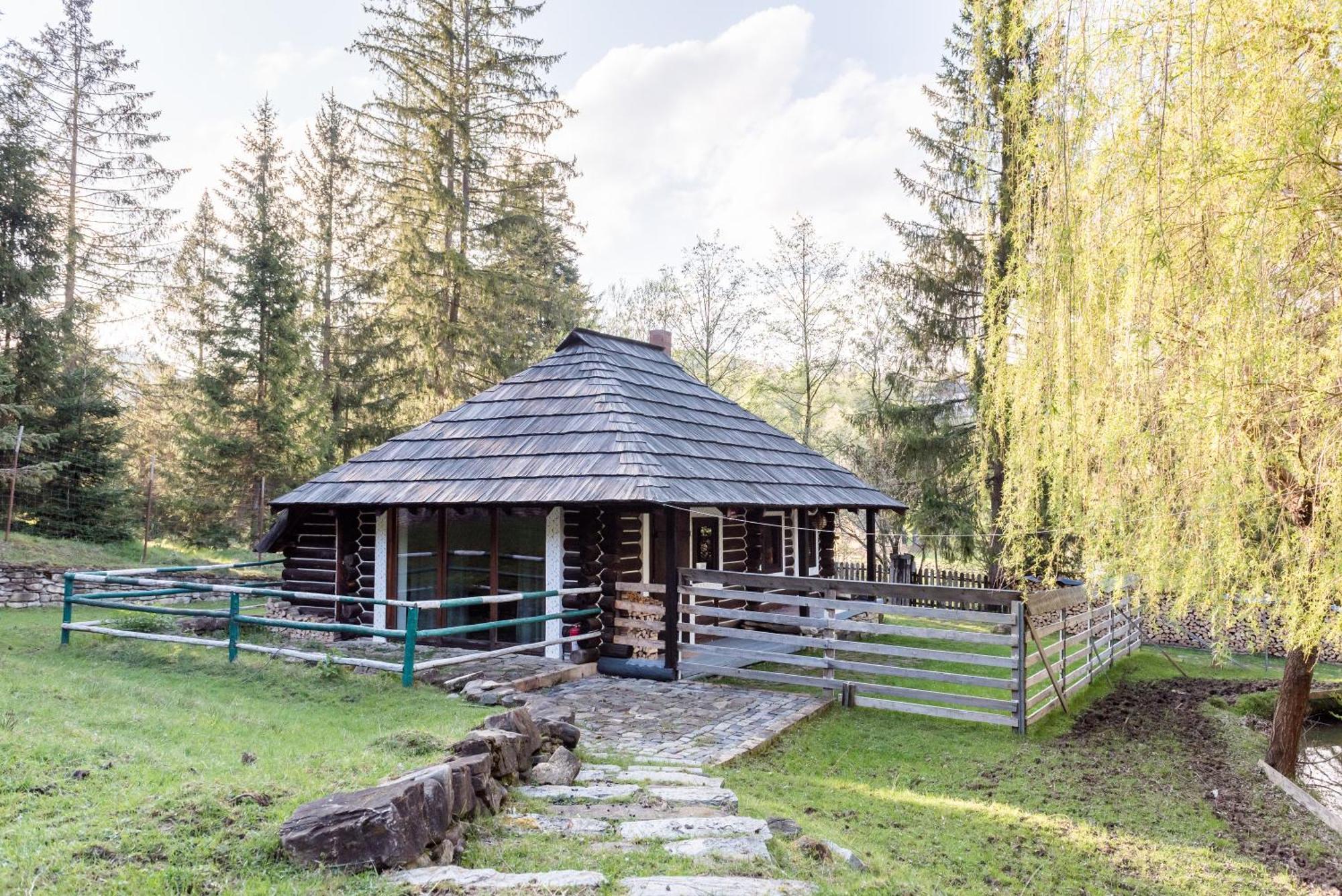 Pensiunea Casa Bunicilor Мэнэстиря-Гуморулуй Экстерьер фото