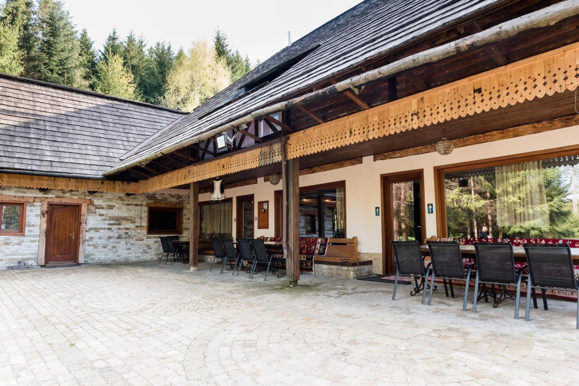Pensiunea Casa Bunicilor Мэнэстиря-Гуморулуй Экстерьер фото
